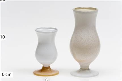 0670010 Vase Gillian White H13 D6.5
